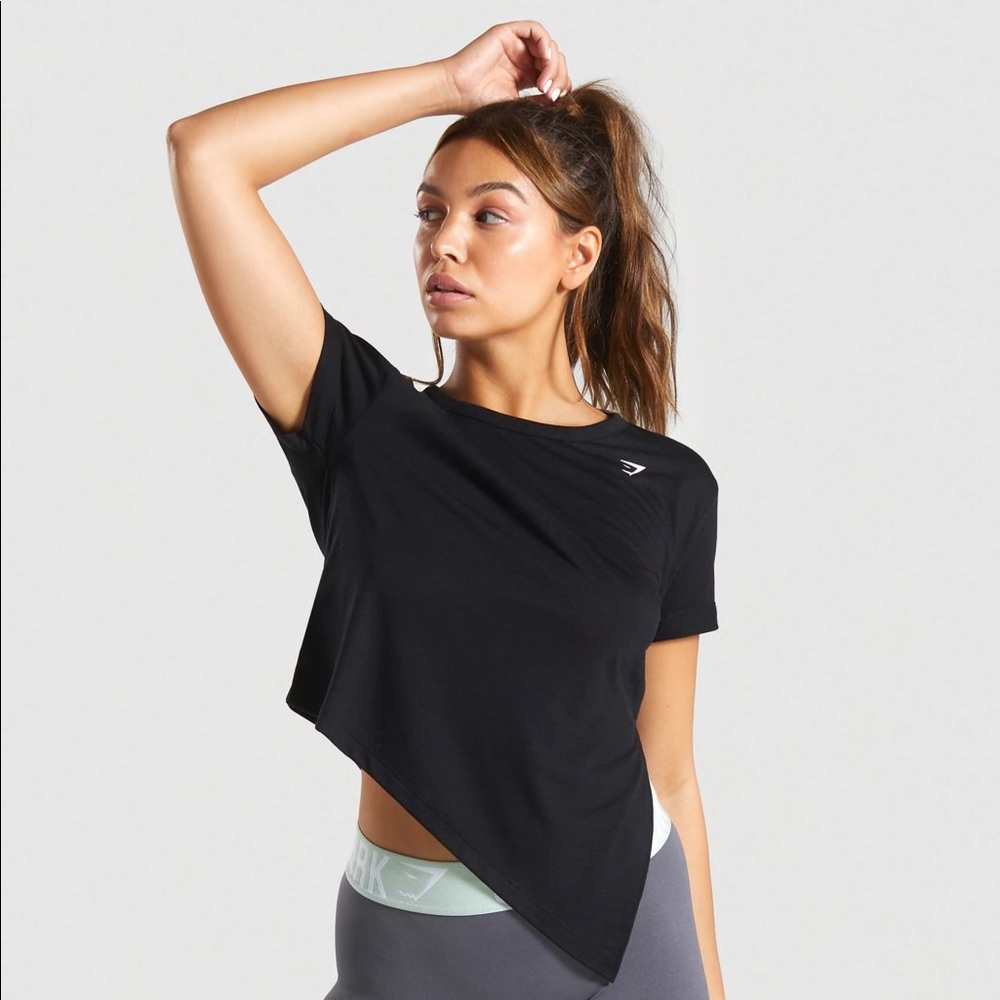 ESSENTIAL TEE